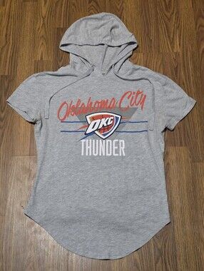 OKC Oklahoma City Thunder NBA Short Sleeve Hooded T-Shirt Grey Womens Small Y2K